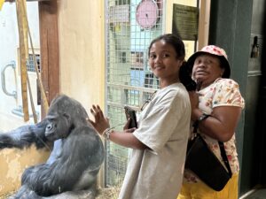 Mitia and Hanta visiting the zoo.