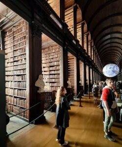 Quantz inside a huge library.